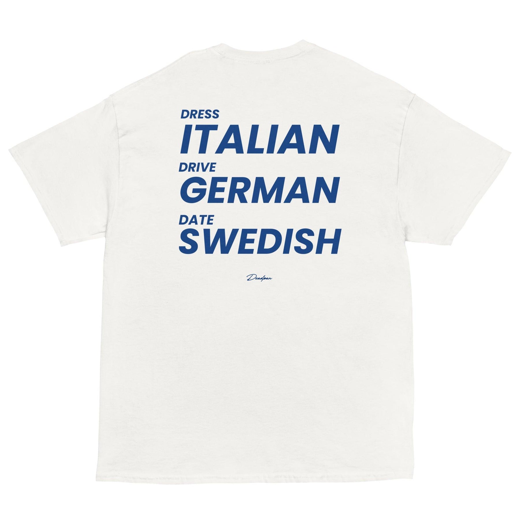 T-shirt unisex bianca UNTLD con grafica "Italian Drive German Date Swedish" sul fronte, vista posteriore.