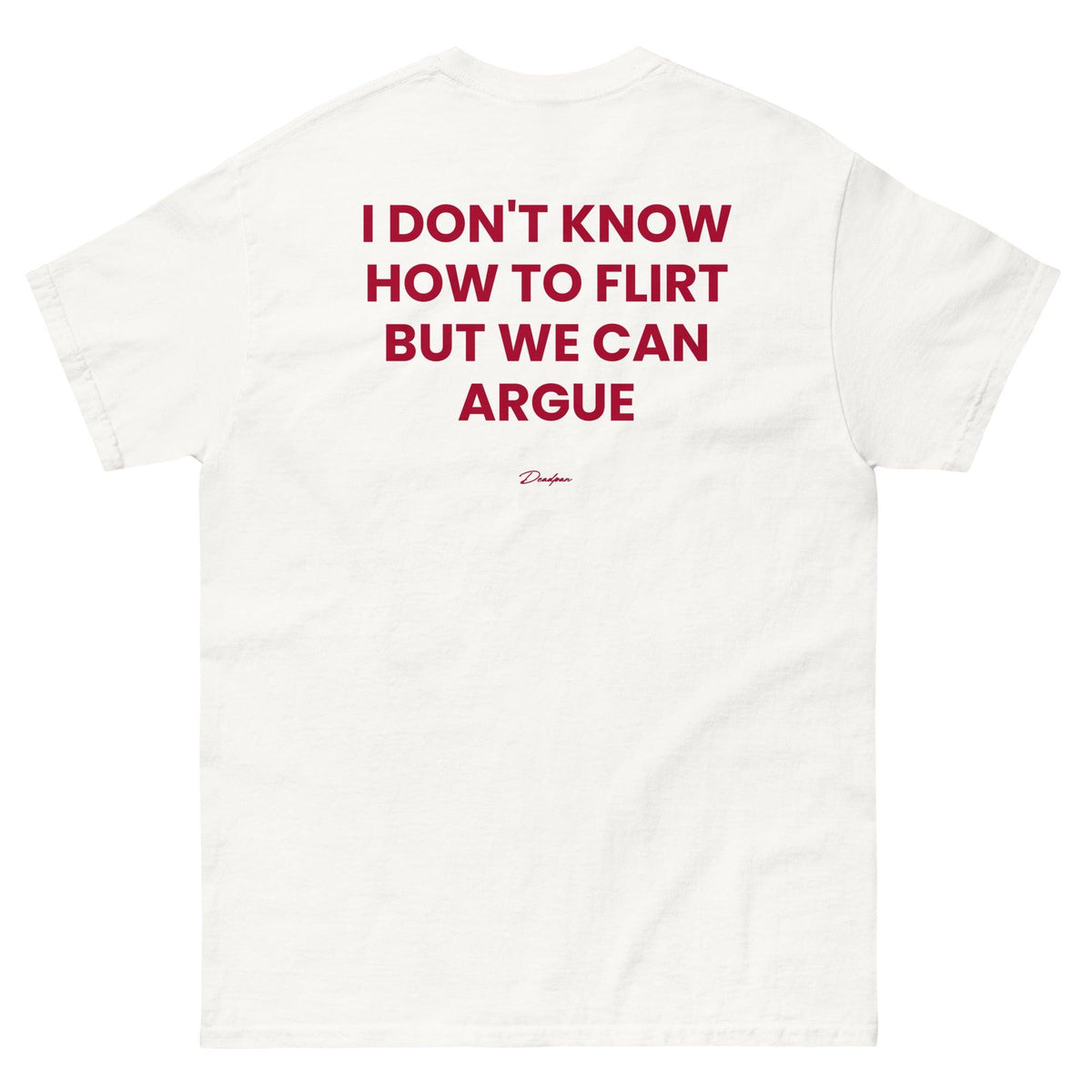 T-shirt unisex bianco UNTLD con scritta "I don't know how to flirt but we can argue" sul retro, stile casual e moderno