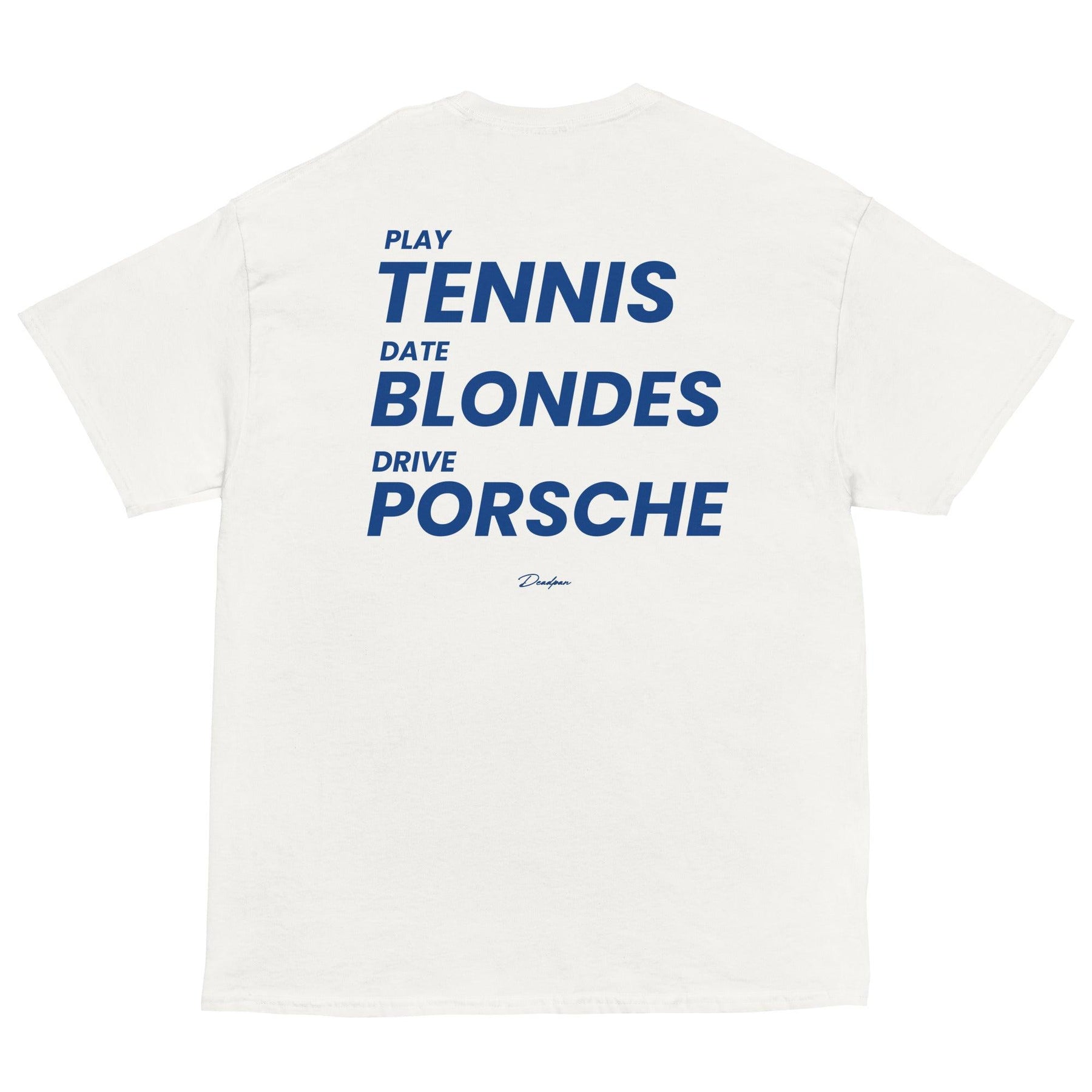 T-shirt bianco unisex PLAY TENNIS DATE BLONDES DRIVE Porsche di UNTLD, design classico con stampa sulla schiena.