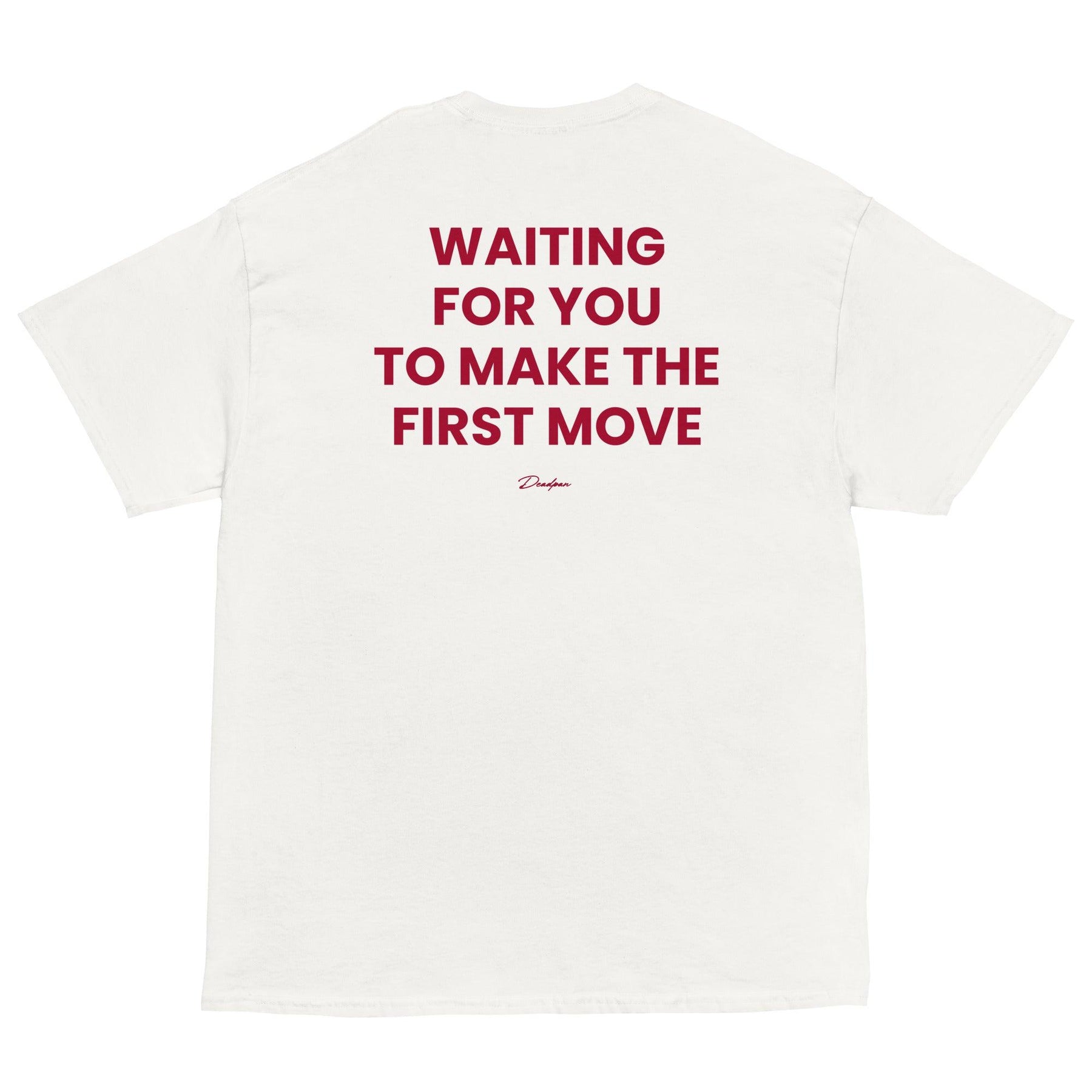 T-shirt unisex bianca UNTLD con stampa "Waiting for you to make the first move" sul retro, stile classico e casual.